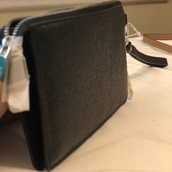 Michael Kors wristlet - Picture 3 of 4